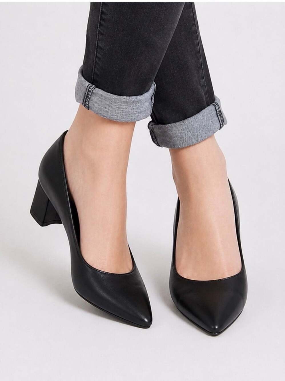 Clarks Collection Black Leather Pointed Toe Block Heel Pumps Size 11